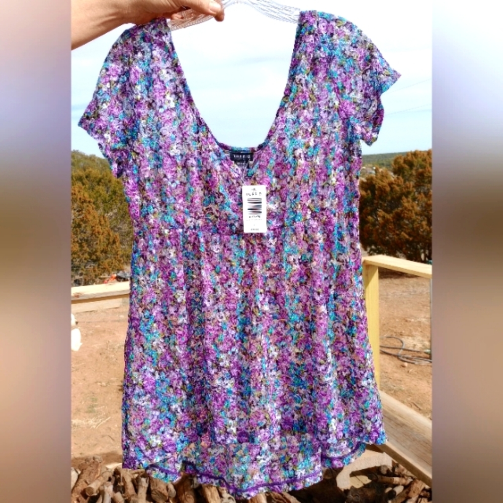 TORRID Size 00 NWT Lace‎ Top
